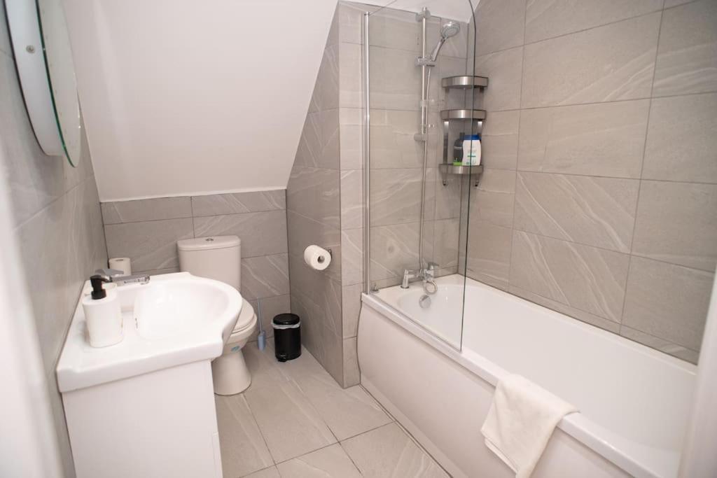 Rosey Lodge -1Bedroom Cousy Flat - Parking, Netflix, Wifi - Close To Blenheim Palace & Oxford - F5 Kidlington Eksteriør bilde