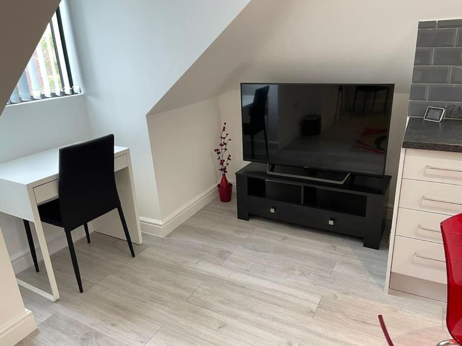 Rosey Lodge -1Bedroom Cousy Flat - Parking, Netflix, Wifi - Close To Blenheim Palace & Oxford - F5 Kidlington Eksteriør bilde