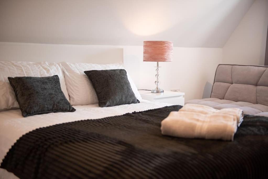 Rosey Lodge -1Bedroom Cousy Flat - Parking, Netflix, Wifi - Close To Blenheim Palace & Oxford - F5 Kidlington Eksteriør bilde