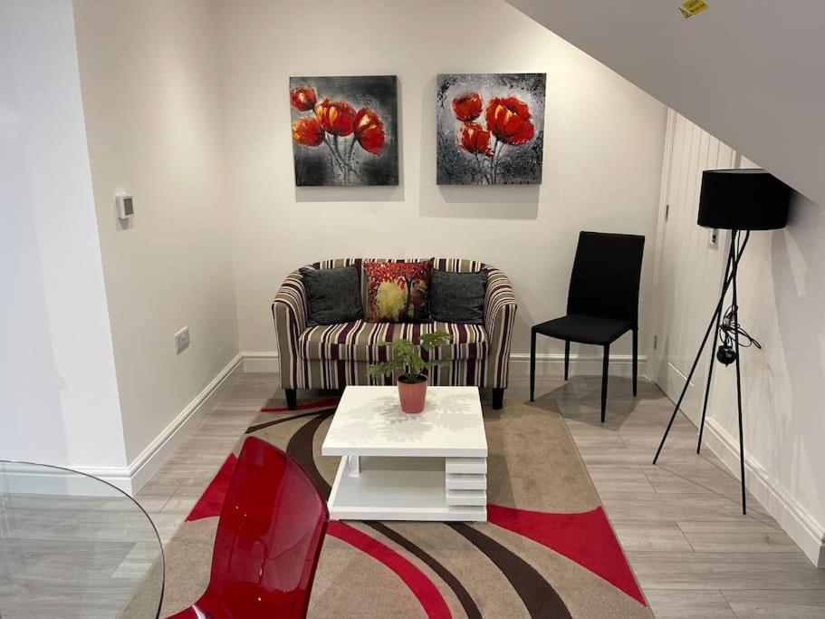 Rosey Lodge -1Bedroom Cousy Flat - Parking, Netflix, Wifi - Close To Blenheim Palace & Oxford - F5 Kidlington Eksteriør bilde